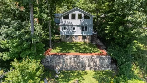 106 Poplar Grove Ter, West Milford, NJ 07480