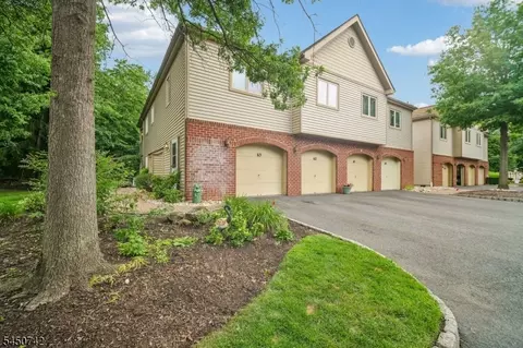 63 Sunrise Dr, Whippany, NJ 07981