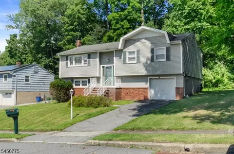 17 Stafford Dr, Wanaque, NJ 07465