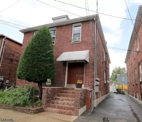 476 N 13th St, Newark, NJ 07107