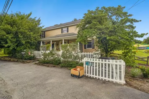 461 Uniontown Rd, Stewartsville, NJ 08886
