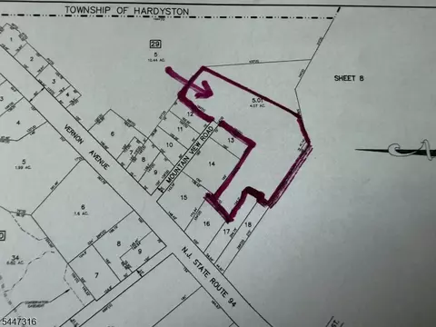 19 Mountain View St, Hamburg Boro, NJ 07419
