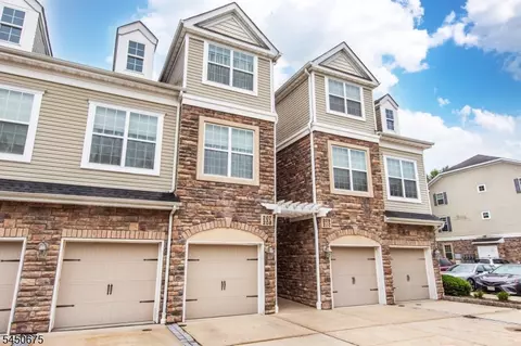 208 Welsh Pl, Morris Plains, NJ 07950