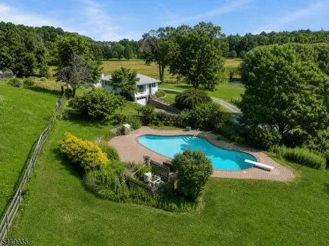 17 Fergerson Rd, Sussex, NJ 07461
