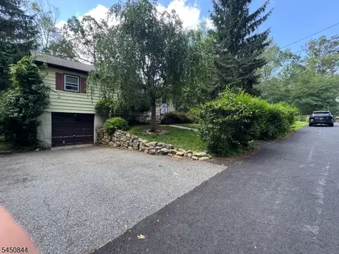 30 Terrence Ave, Lake Hopatcong, NJ 07849