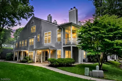 1099 Devon Ct #1099, Mahwah, NJ 07430