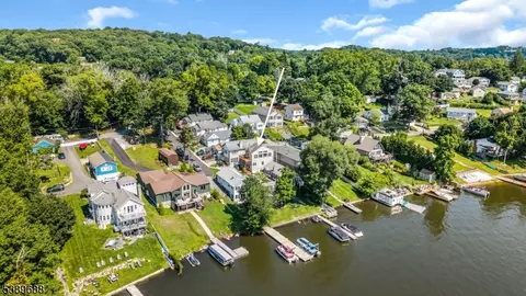 1 W Shore Ave #F, Hopatcong, NJ 07843