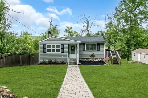 96 Mount View St, Newton, NJ 07860
