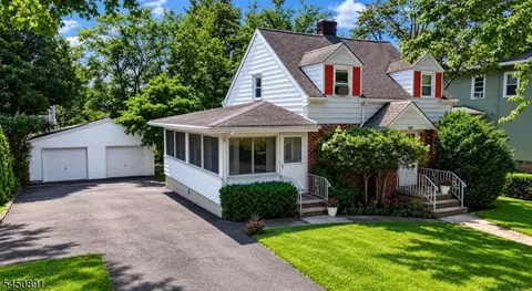 544 Abbott Ave, Ridgefield, NJ 07657