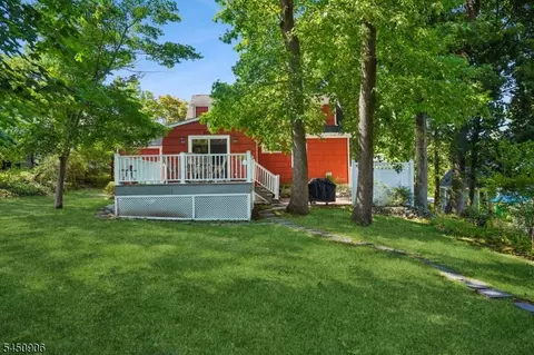 Exterior - 4 Kensington Rd, Madison, NJ 07940 photo 7 of 12