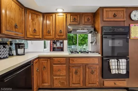 Kitchen - 4 Kensington Rd, Madison, NJ 07940 photo 3 of 4