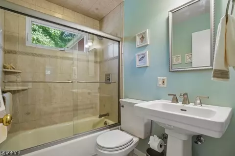Bath - 4 Kensington Rd, Madison, NJ 07940 photo 1 of 4