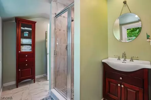 Bath - 4 Kensington Rd, Madison, NJ 07940 photo 4 of 4