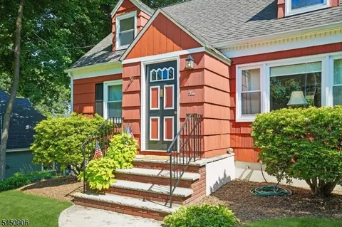 Exterior - 4 Kensington Rd, Madison, NJ 07940 photo 2 of 12
