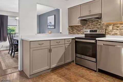 910 Renate Dr # -4, Hillsborough, NJ 08844
