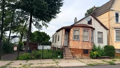 38 Grove Ter, Irvington, NJ 07111