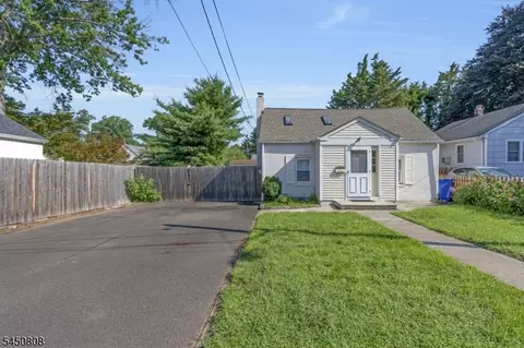 96 Conover Pl, Middlesex, NJ 08846