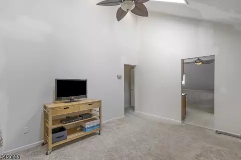 96 Conover Pl, Middlesex, NJ 08846 photo 8