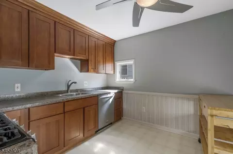96 Conover Pl, Middlesex, NJ 08846 photo 10