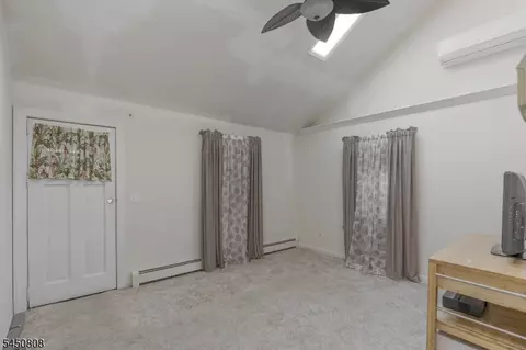 96 Conover Pl, Middlesex, NJ 08846 photo 5
