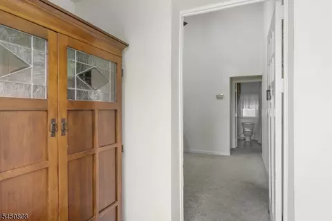 96 Conover Pl, Middlesex, NJ 08846 photo 4