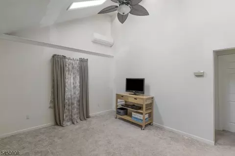 96 Conover Pl, Middlesex, NJ 08846 photo 6