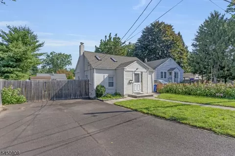 96 Conover Pl, Middlesex, NJ 08846 photo 2