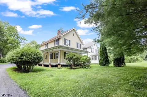 39 Clinton Rd, Newfoundland, NJ 07435