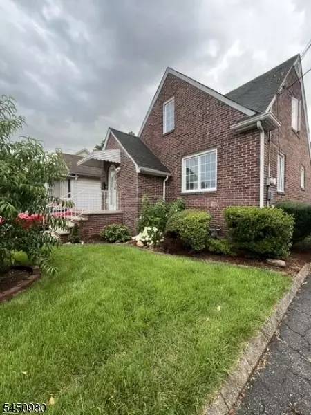 127 Hussa St, Linden, NJ 07036
