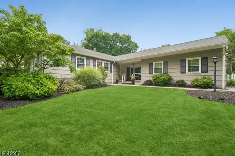 5 Pletcher Pl, Morristown, NJ 07960