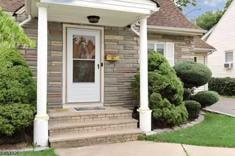 212 Washington Ave, Elmwood Park, NJ 07407