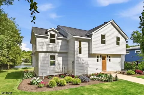 16 Yearling Trl, Hewitt, NJ 07421
