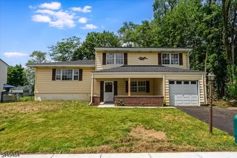 125 Clover Hill Dr, Flanders, NJ 07836