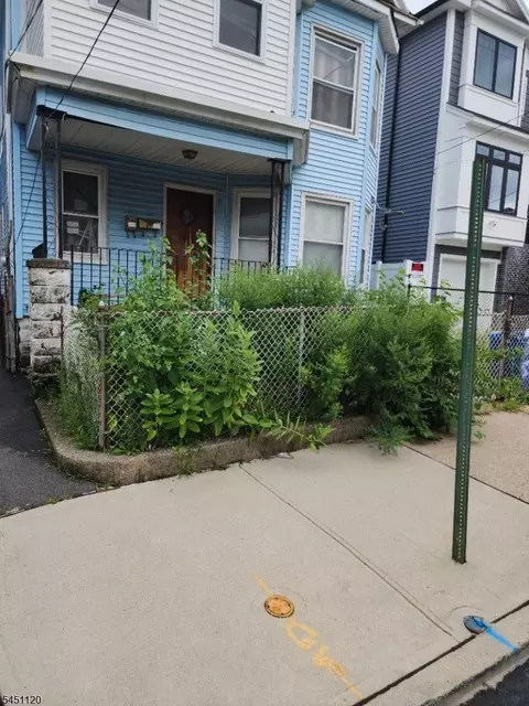 533 E 25th St, Paterson, NJ 07514