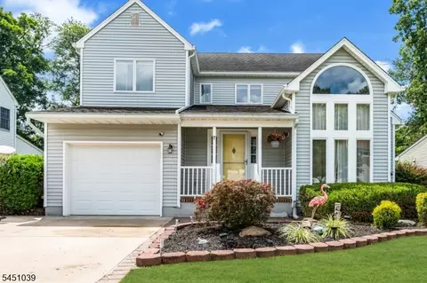 7 Hoagland Ct, Bridgewater, NJ 08807