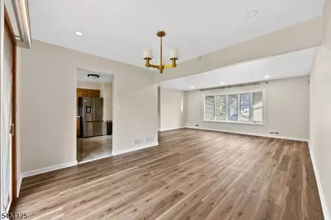 Living - 21 Starlit Dr, Middlesex, NJ 08846 photo 2 of 6