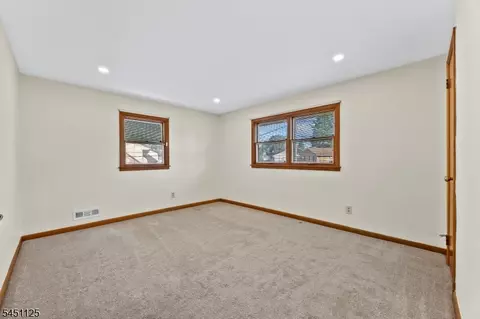Bedroom - 21 Starlit Dr, Middlesex, NJ 08846 photo 1 of 5