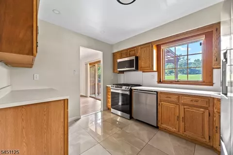 Kitchen - 21 Starlit Dr, Middlesex, NJ 08846 photo 2 of 2