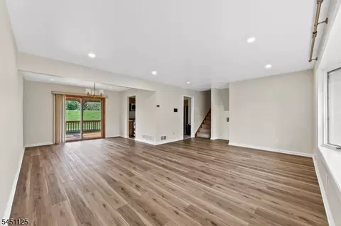 Living - 21 Starlit Dr, Middlesex, NJ 08846 photo 3 of 6