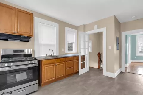 Entry Way - 55 Maple Ave, Wallington, NJ 07057 photo 6 of 7