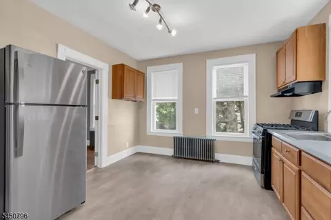 Entry Way - 55 Maple Ave, Wallington, NJ 07057 photo 5 of 7