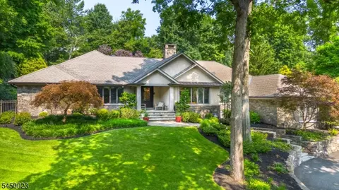 11 Ford Ln, Roseland, NJ 07068
