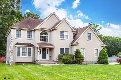 2 Kingston Ct, Oak Ridge, NJ 07438