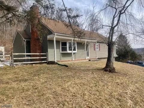 8 Diana Ct, Califon, NJ 07830