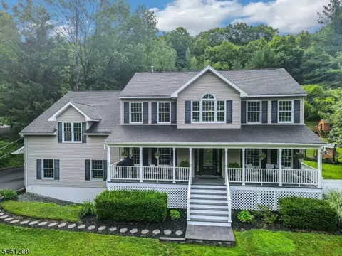 588 Stonetown Rd, Ringwood, NJ 07456