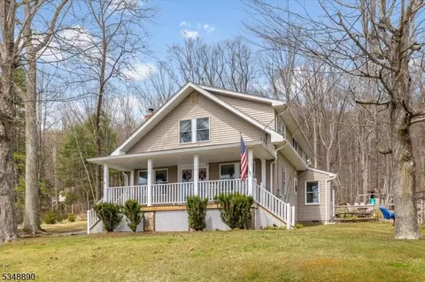 194 Fairview Ave, Long Valley, NJ 07853