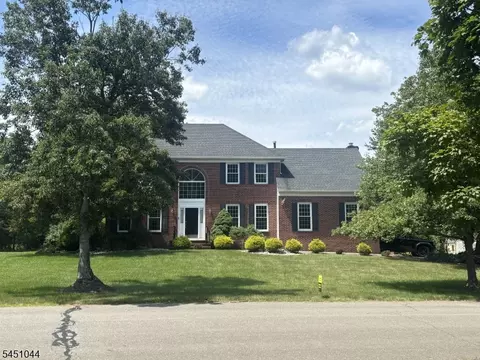 8 Stiles Ln, Franklin Park, NJ 08823