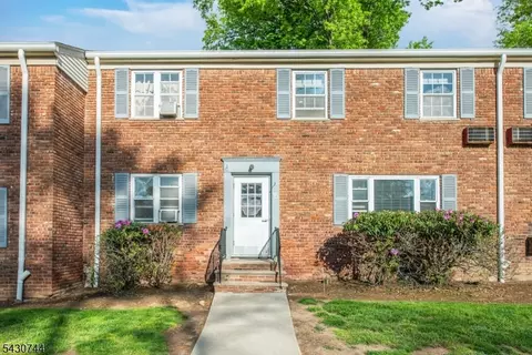 15 Wedgewood Dr #85, Verona, NJ 07044