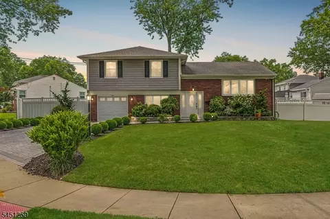 40 Oleander Way, Clark, NJ 07066