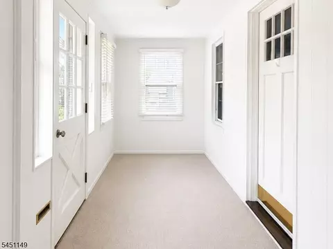 Entry Way - 11 Van Dyke Pl, Summit, NJ 07901 photo 2 of 3